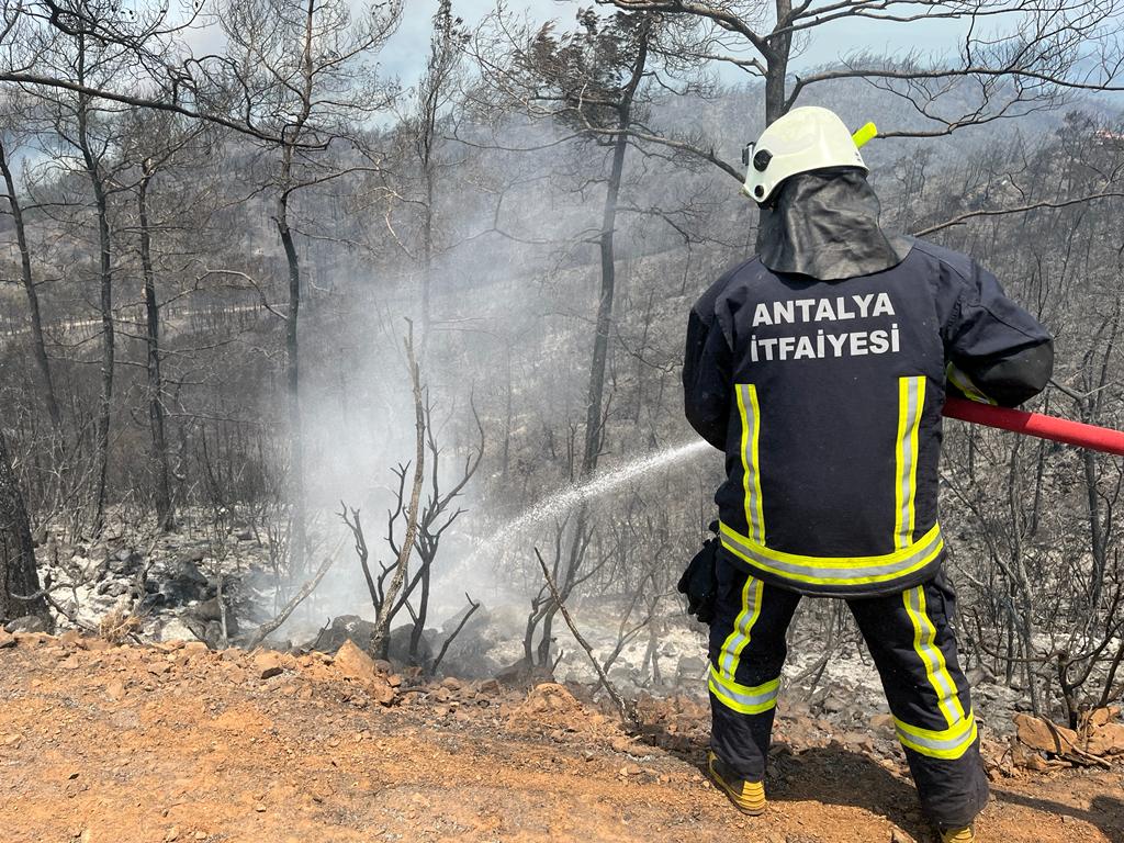 Büyükşehir İtfaiyesi Marmaris Yangınında Aktif Görev Alıyor