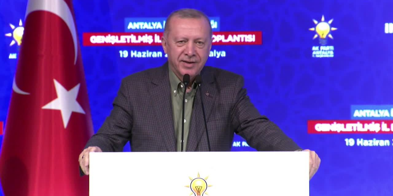 CUMHURBAŞKANI ERDOĞAN: “PAZARA KADAR DEĞİL MEZARA KADAR BERABERİZ DEDİK, BIRAKIN GİDENLER GİTSİN, HİÇ UMURSAMAYIN”
