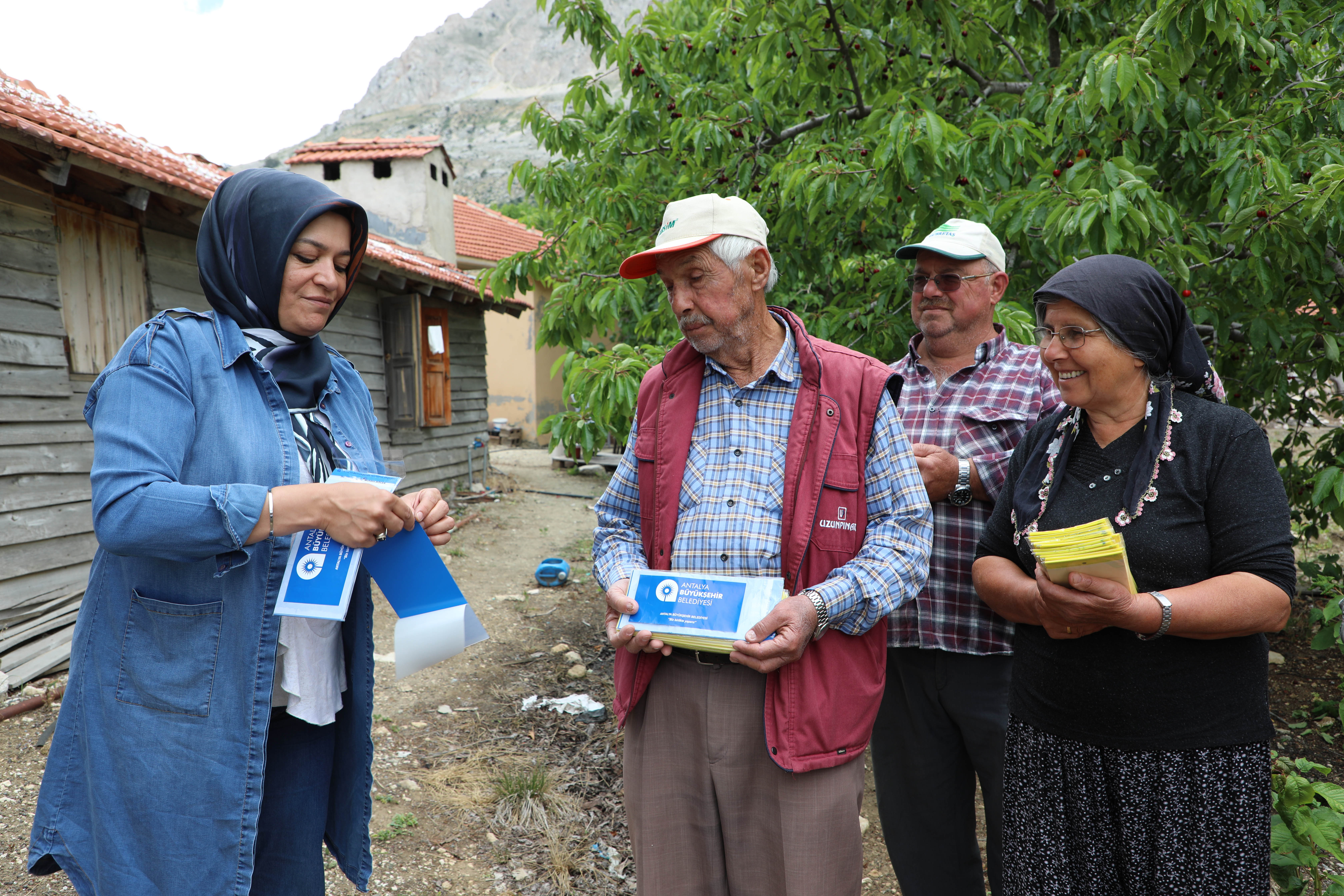 Büyükşehir’den Üreticilere Ücretsiz Yapışkan Tuzak