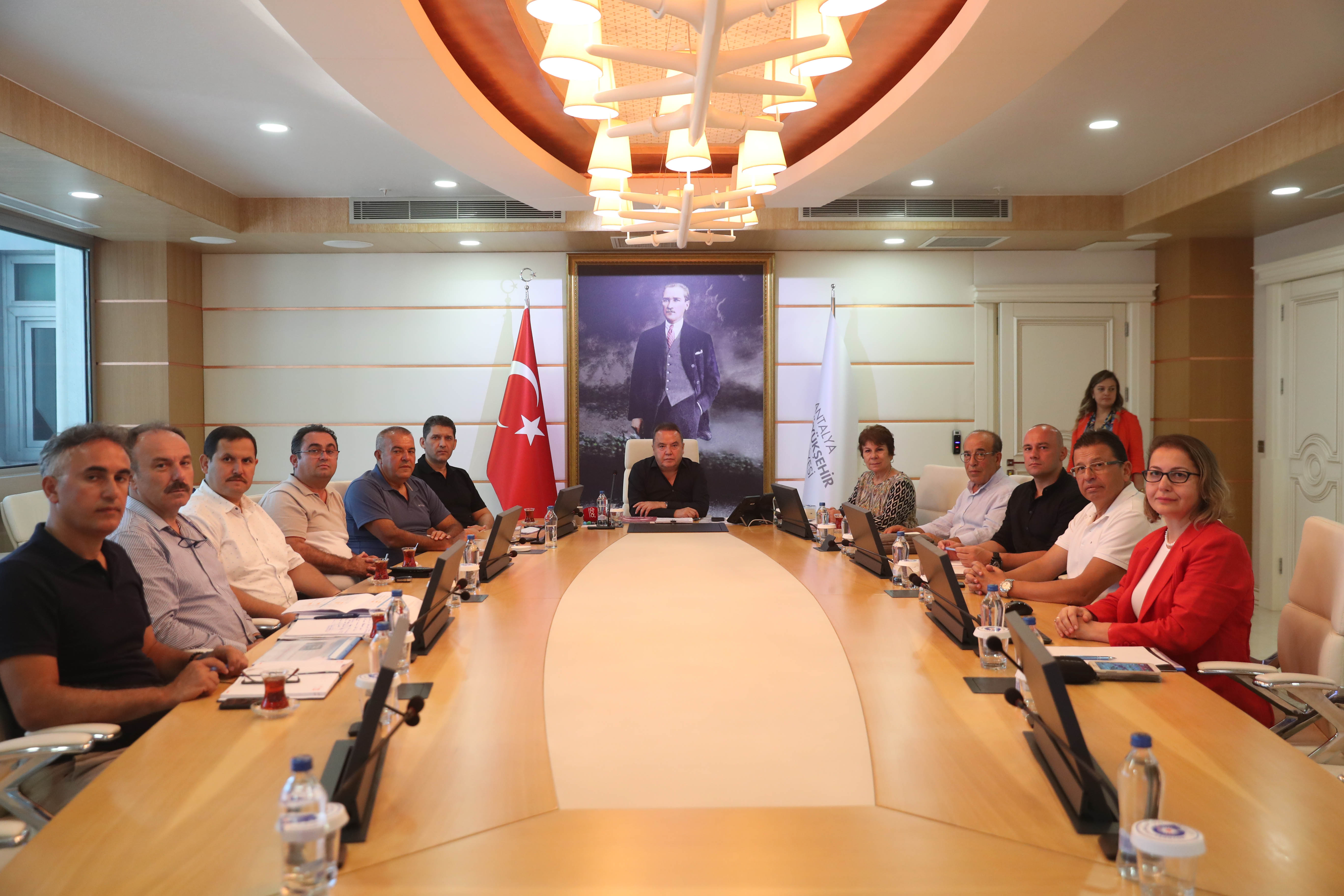 Başkan Böcek, Deprem Master Planı’nı Büyükşehir Meclis Grup Başkanlarına Anlattı