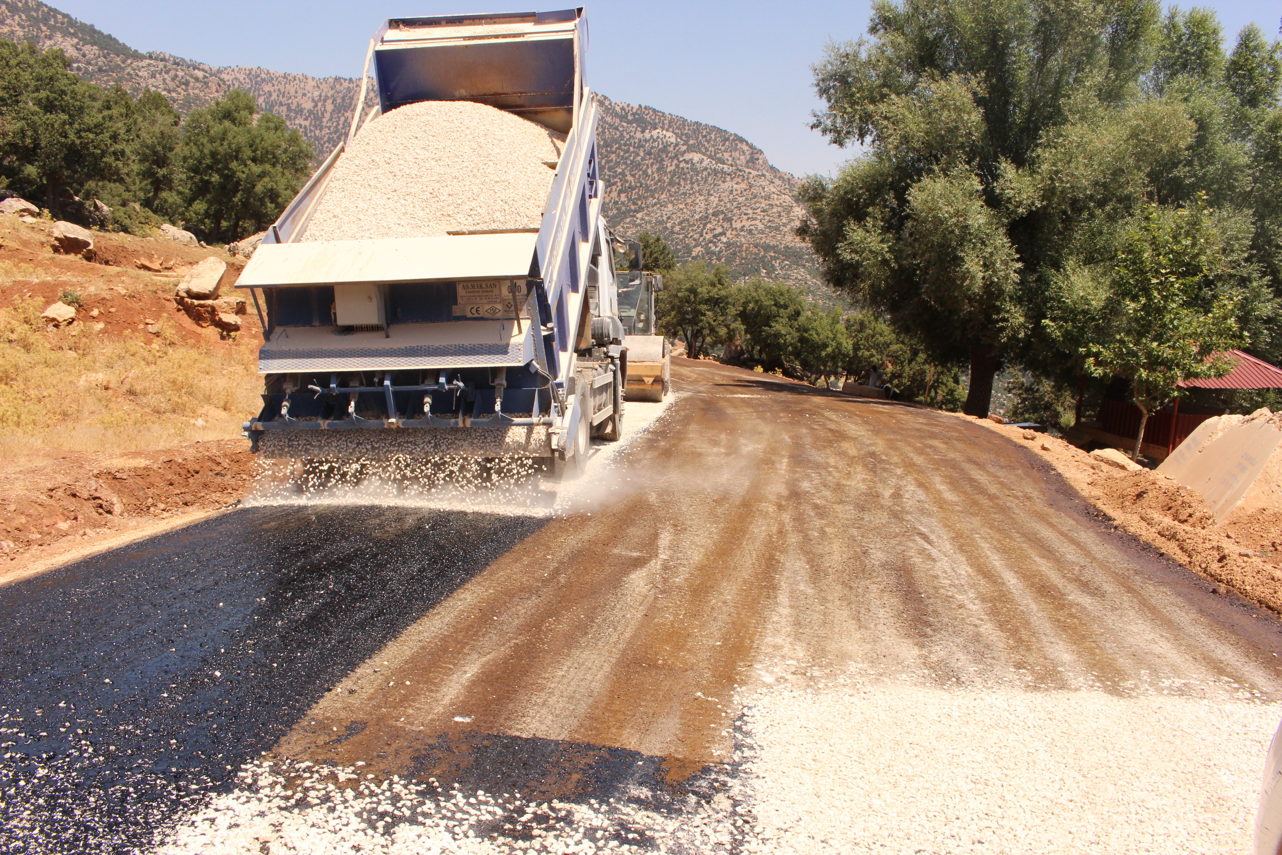 Büyükşehir Belediyesi Modern Yollar Kazandırıyor