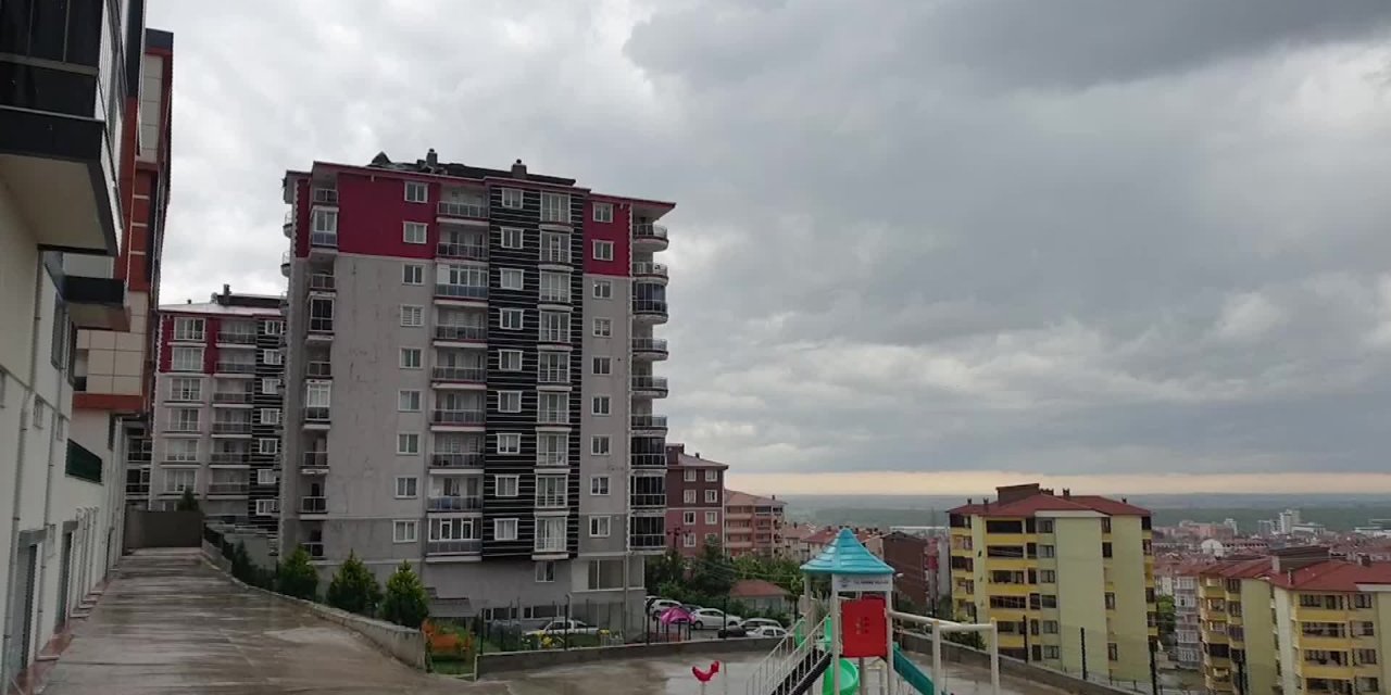 EDİRNE’DE FIRTINA VE YAĞMUR HAYATI FELÇ ETTİ