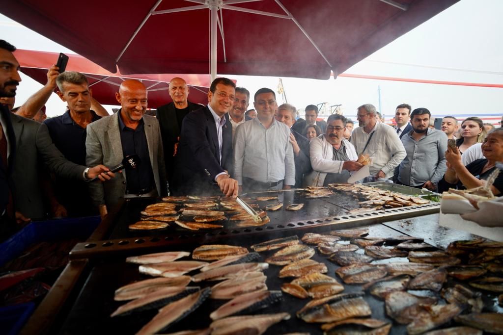 İMAMOĞLU TUZLALI BALIKÇILARLA BİR ARAYA GELDİ “VİRA BİSMİLLAH’ DEDİ
