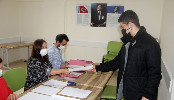 Suriyeli ve Türk kadınlar, kooperatif kurup midye satış yeri açtı
