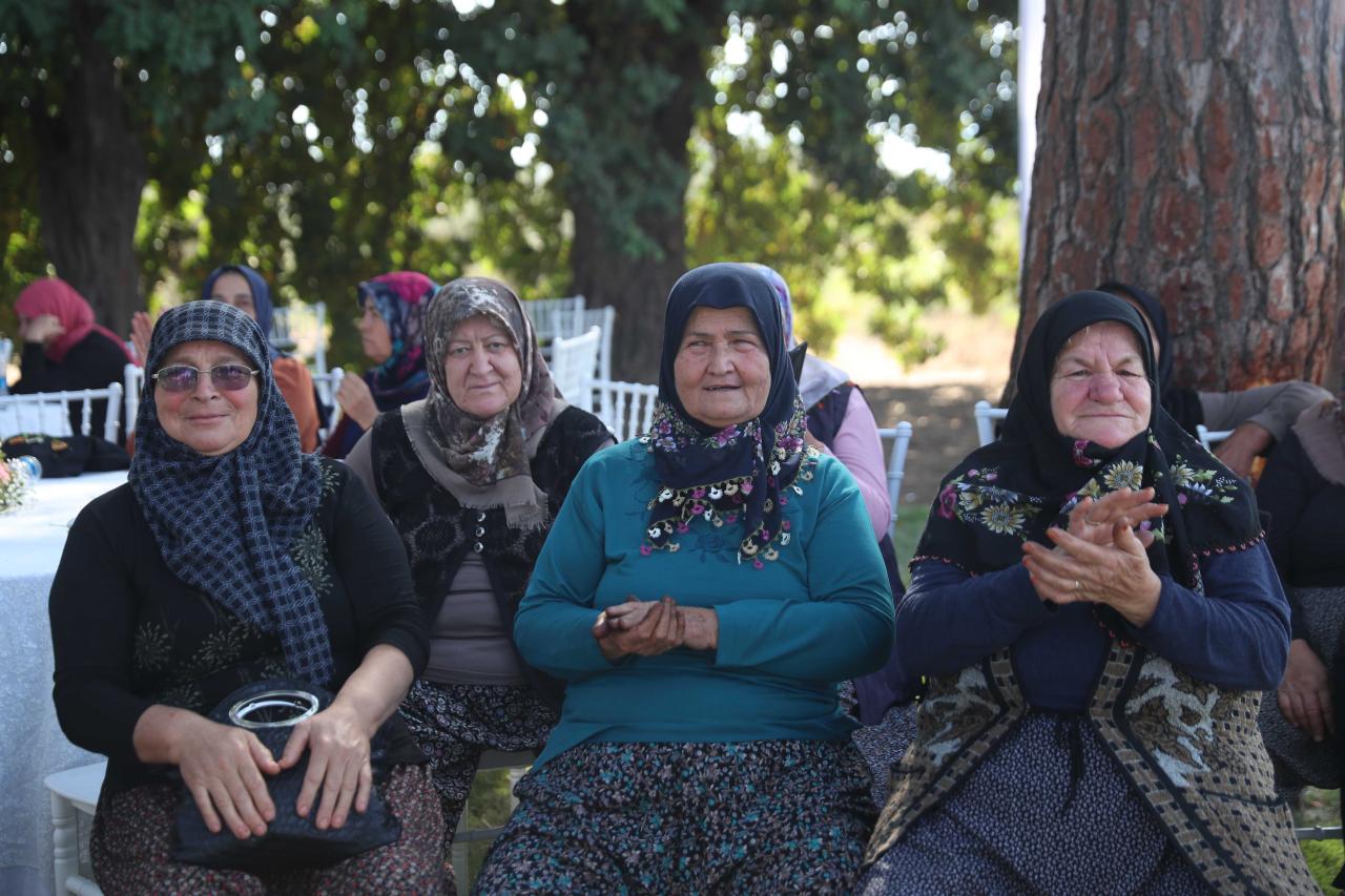 Büyükşehir Kadın Çiftçileri Buluşturdu