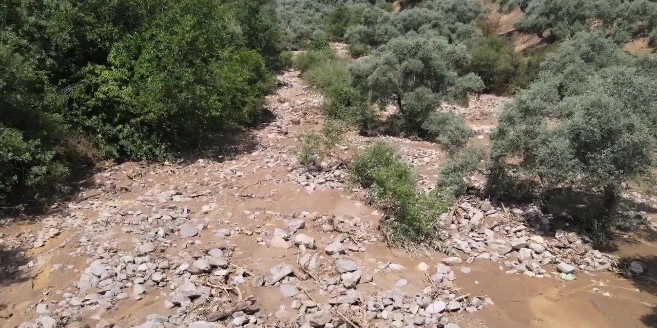EFELER BELEDİYESİ SEL MAĞDURU MAHALLELERDE ÇALIŞMALARINI SÜRDÜRÜYOR