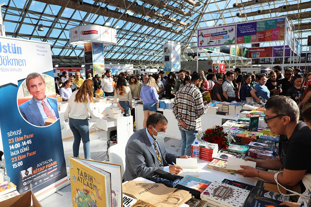 12. Antalya Kitap Fuarı üç günde binlerce ziyaretçi ağırladı
