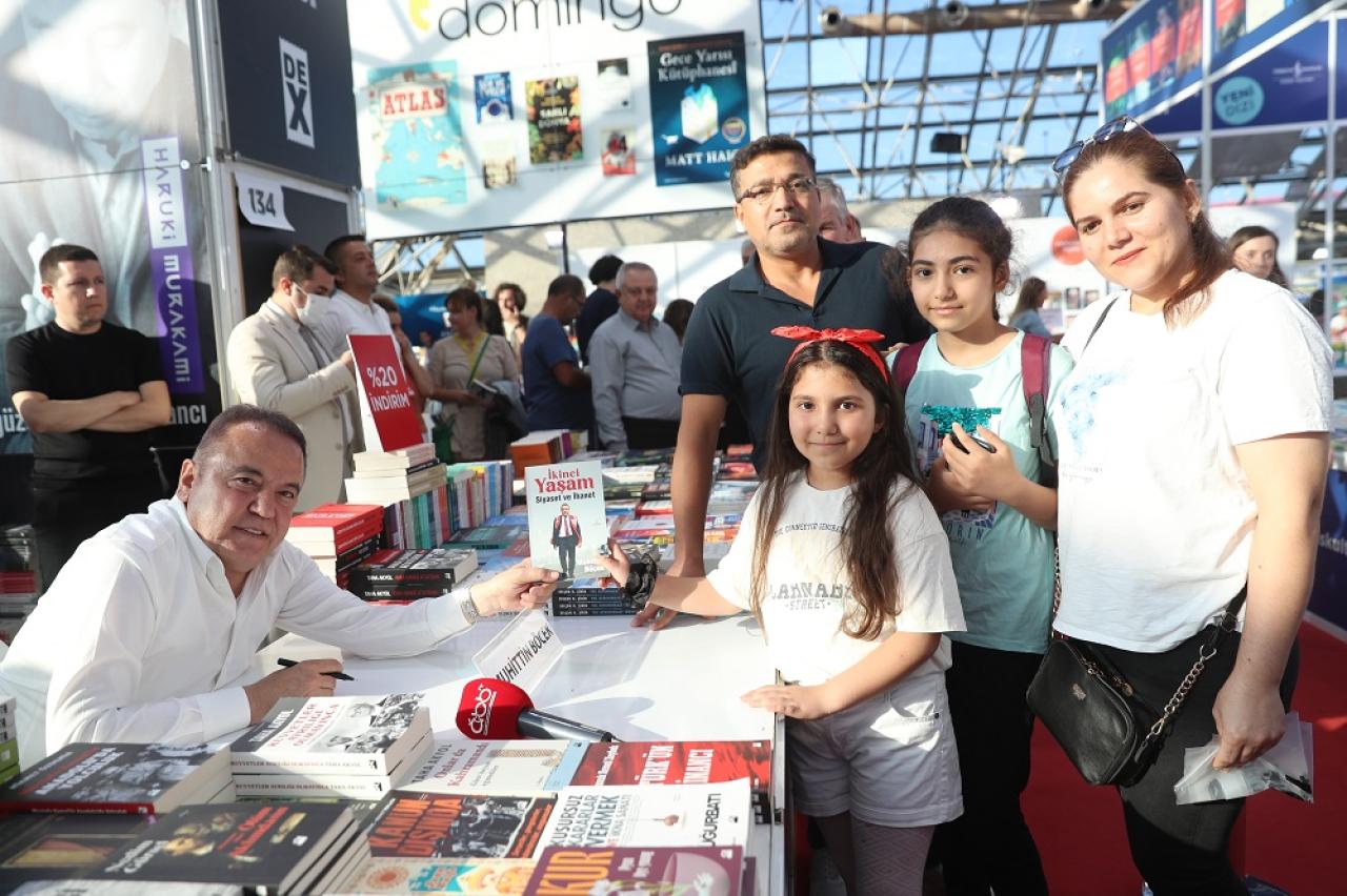 12. Antalya Kitap Fuarı Dolu Dolu Geçiyor