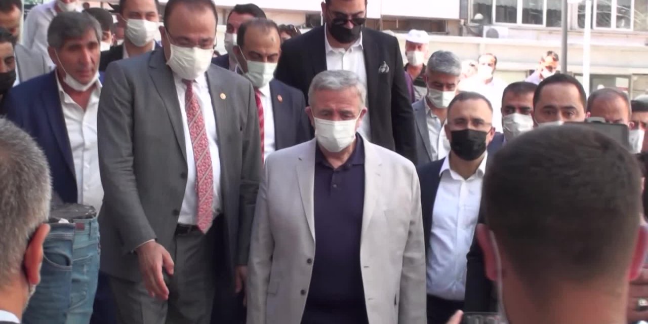 Bakan Pakdemirli’den İzmir’deki Yangınlar Hakkında Açıklama