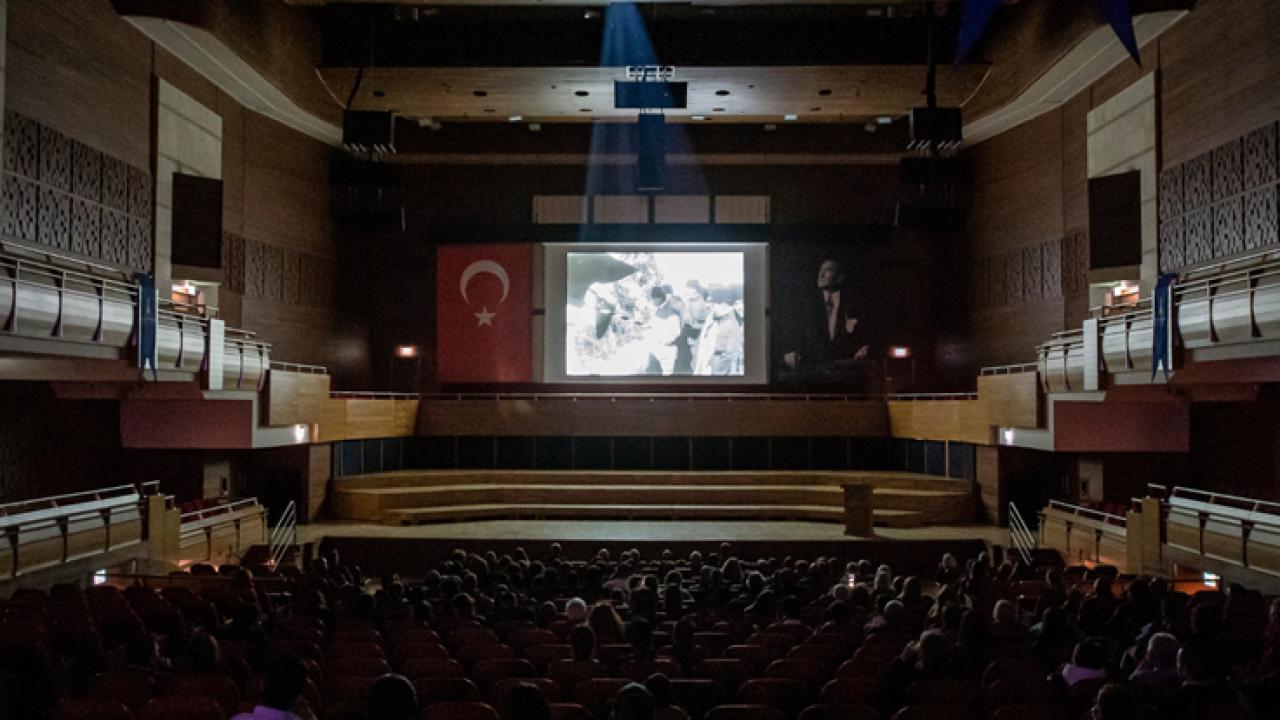 Soyer: “Atatürk bu savaşı bizler barış içinde yaşayalım diye kazandı”