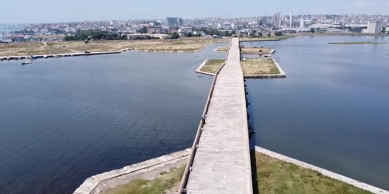 BÜYÜKÇEKMECE BELEDİYE BAŞKANI AKGÜN: BALIK ÖLÜMLERİNİN NEDENİ DERİNLİĞİN AZALMASIDIR