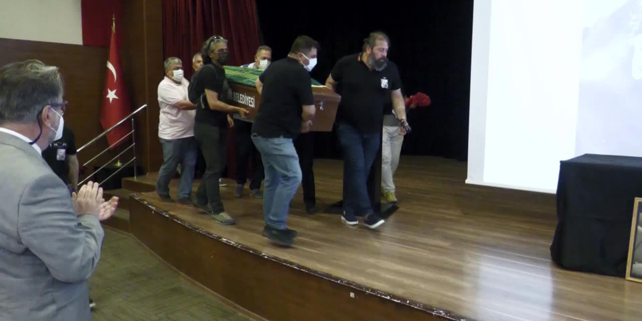 UĞURTAN SAYINER'E DUYGUSAL VEDA