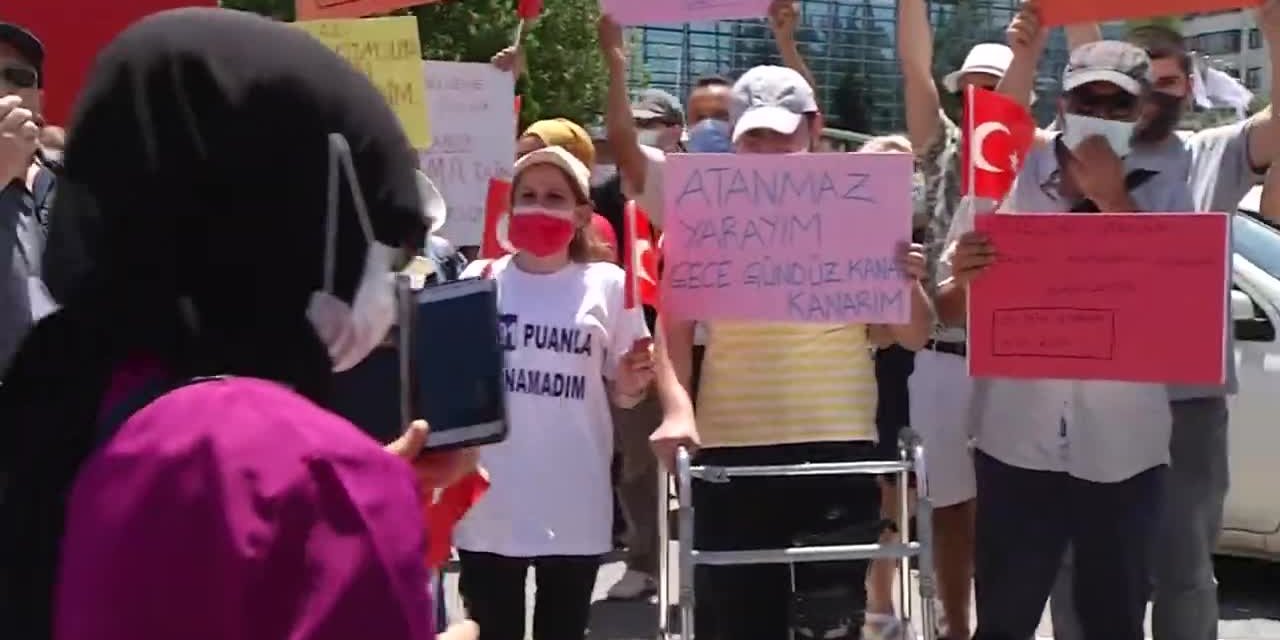 ENGELLİÖĞRETMENLER ÇALIŞMA BAKANLIĞI ÖNÜNDE ATAMA İSTEDİ