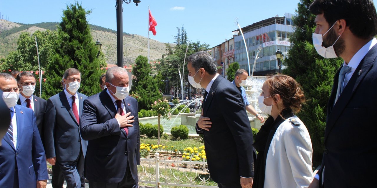 "Şehit Sancaktar Mehmetçik Anıtı’nın Temeli Atatürk Tarafından Zafertepeçalköy’de Atılmıştır"