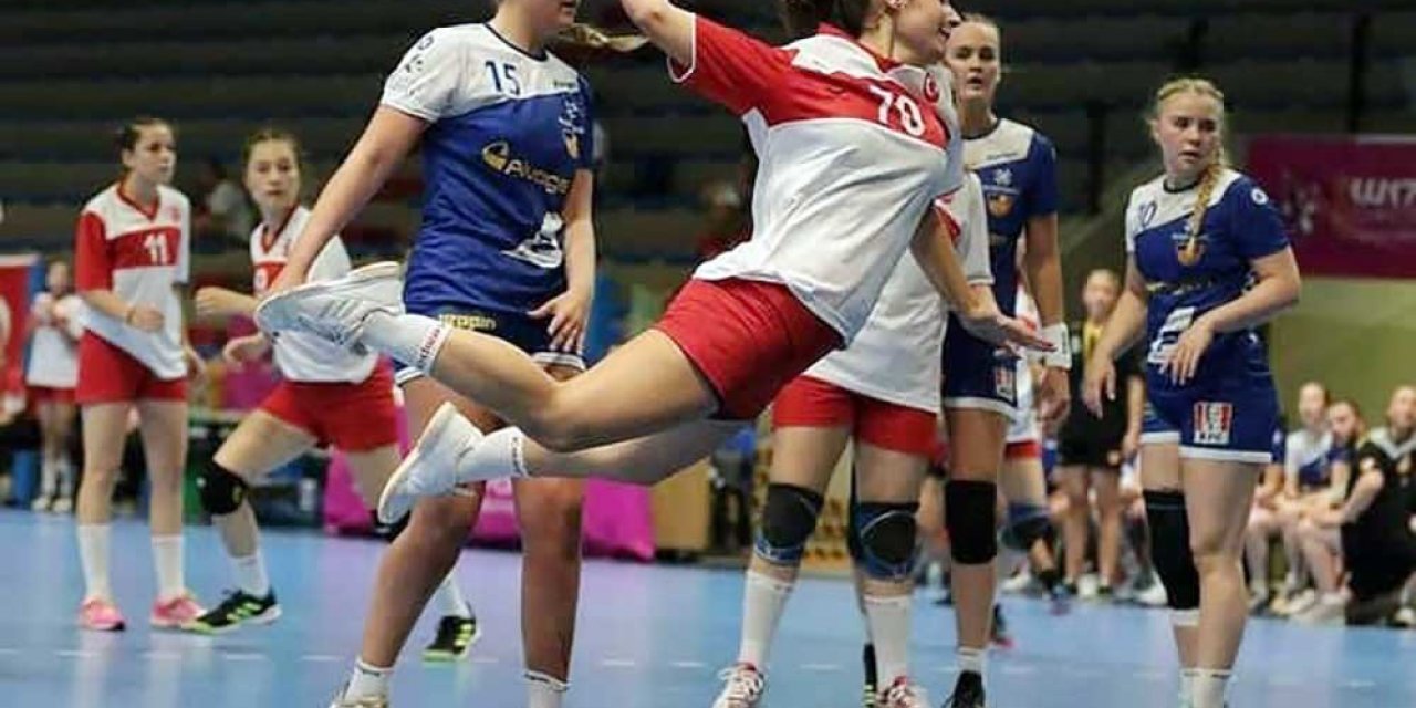 YENİMAHALLE BELEDİYESİ KADIN HENTBOL TAKIMINA TAZE KAN