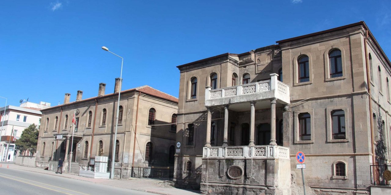 KAYSERİ DEVELİ’DEKİ TARİHİ ASKERLİK ŞUBESİ MÜZE, LOJMANLARI KÜTÜPHANE OLACAK