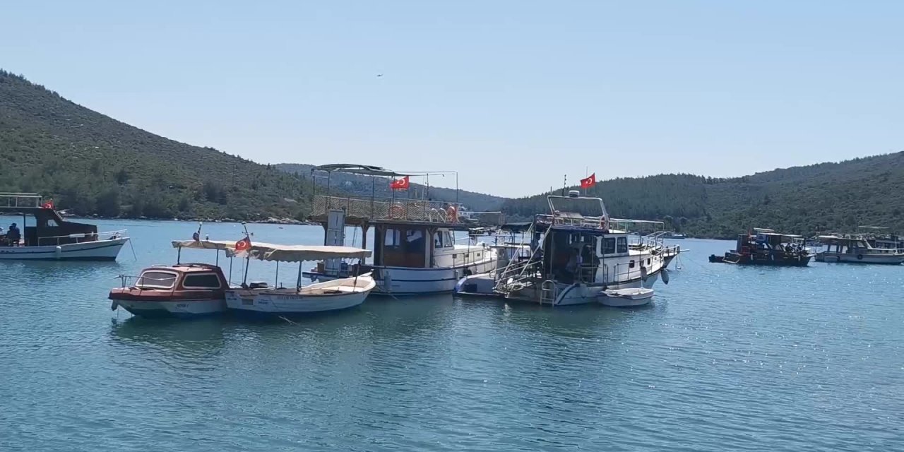 BODRUM'DA DOĞAL LİMANDAKİİSKELELER SÖKÜLDÜ, BALIKÇILAR AÇIKTA KALDI