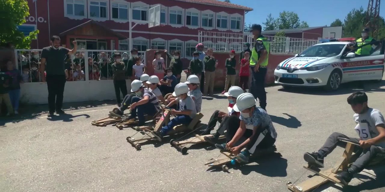 KASTAMONU’DA ÖĞRENCİLER BİLYELİ TORNET ARABA İLE YARIŞTI