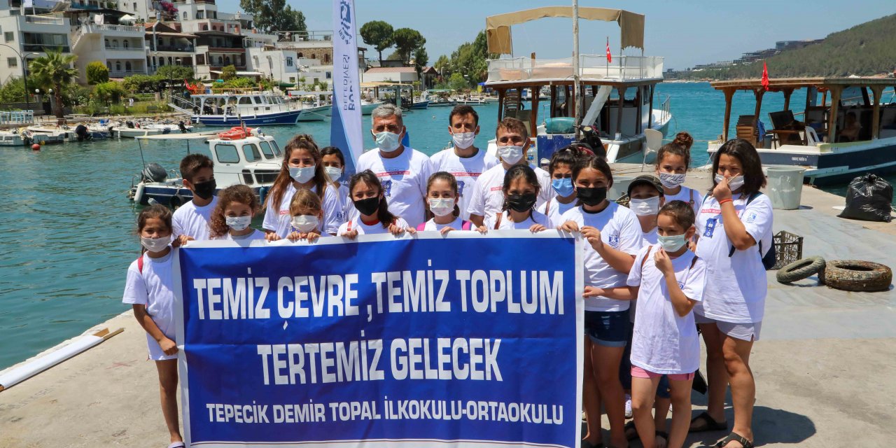 "DENİZE EN ÇOK MAVİ YAKIŞIR" DİYEREK DENİZ DİBİ TEMİZLİĞİ YAPTILAR