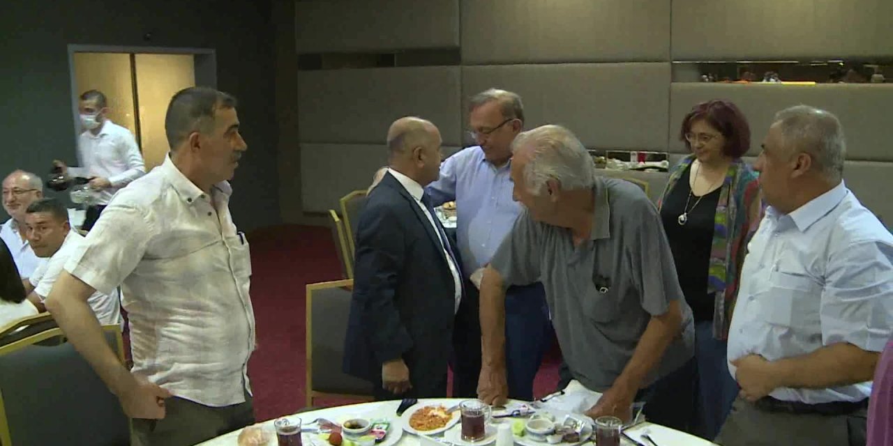 SEYHAN BELEDİYE BAŞKANI AKAY, MUHTARLARA SESLENDİ: “BİRLİKTE YOLA ÇIKTIK, BİRLİKTE BAŞARACAĞIZ”