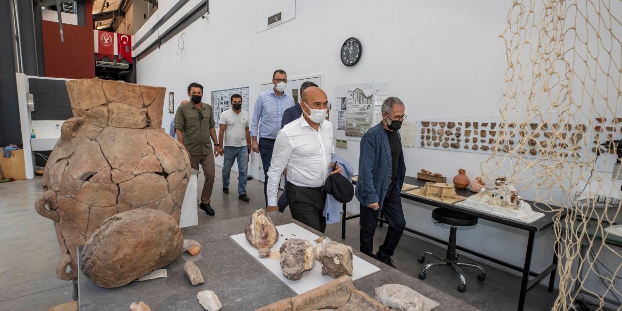 TUNÇ SOYER: İZMİR'İN KÜLTÜREL MİRASINI KORUMAK TEMEL ÖNCELİĞİMİZ