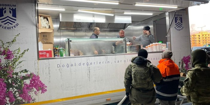 DEPREM BÖLGESİNDE SICAK YEMEK