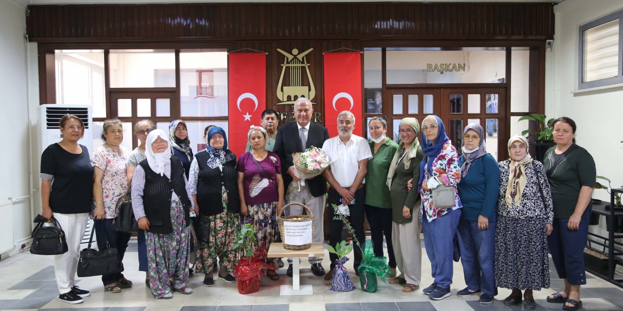 JES DİRENİŞÇİSİ KADINLARDAN EFELER BELEDİYE BAŞKANI ATAY’A TEŞEKKÜR ZİYARETİ