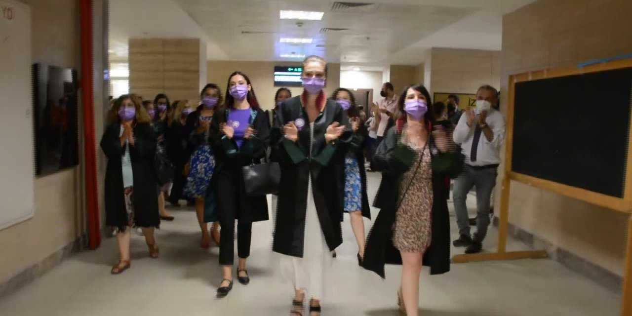 İZMİR'DE KADIN AVUKATLARDAN İSTANBUL SÖZLEŞMESİ PROTESTOSU