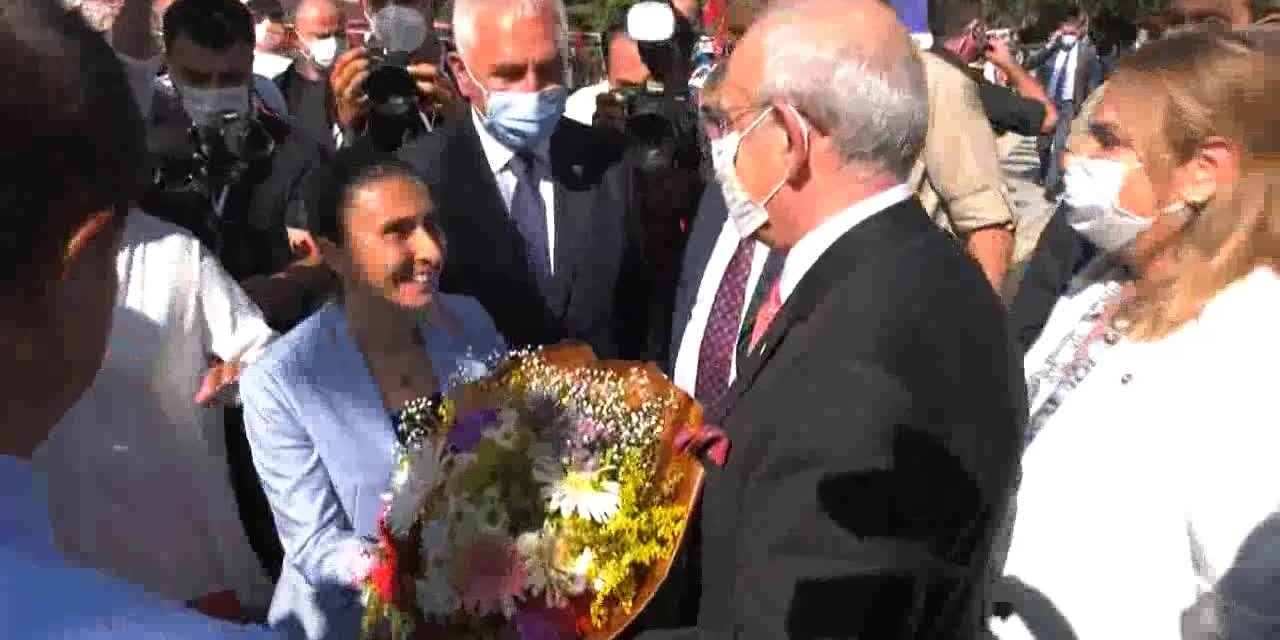 KILIÇDAROĞLU, MUHALLEBİCİDE GENÇLERLE BULUŞTU