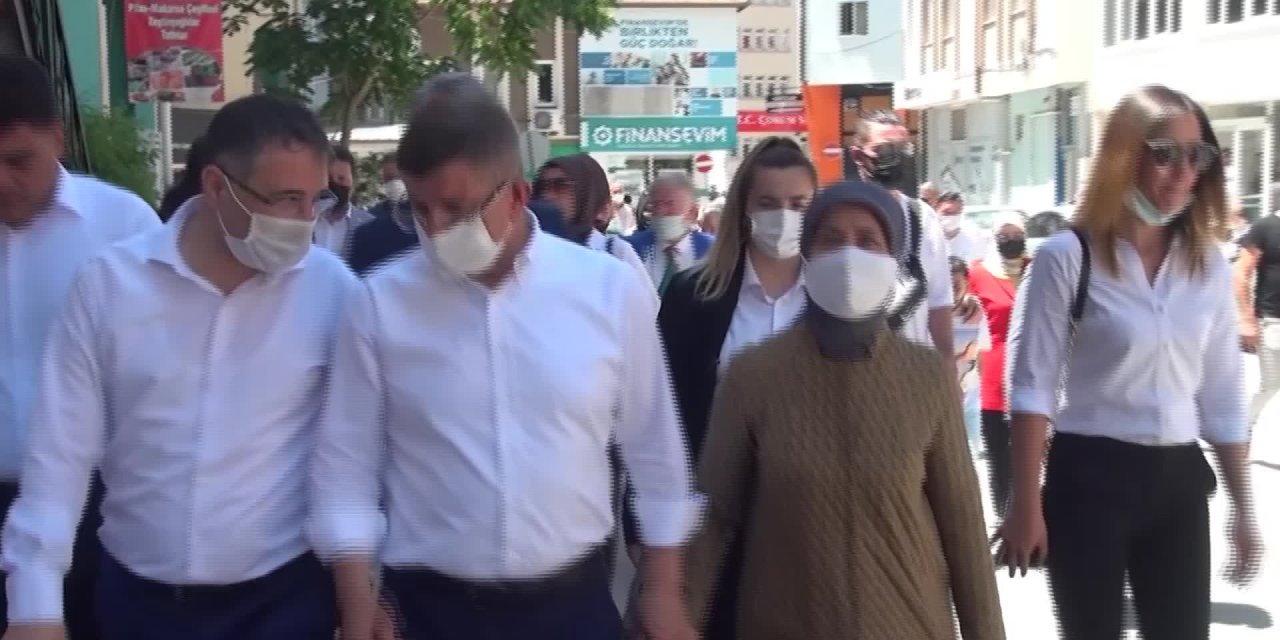 ESNAFI DİNLEYEN DAVUTOĞLU: "HESABINI SORDUĞUMUZ İÇİN KOMPLO KURDULAR"