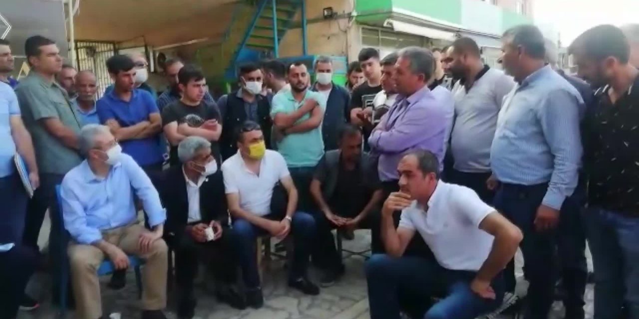 DİYARBAKIR TÜTÜN PAZARINDA, TÜTÜN YASAĞINA TEPKİ: “BUNDAN SONRA NE YAPACAĞIM, BARİ ASGARİÜCRETLE İŞ VERSİNLER”