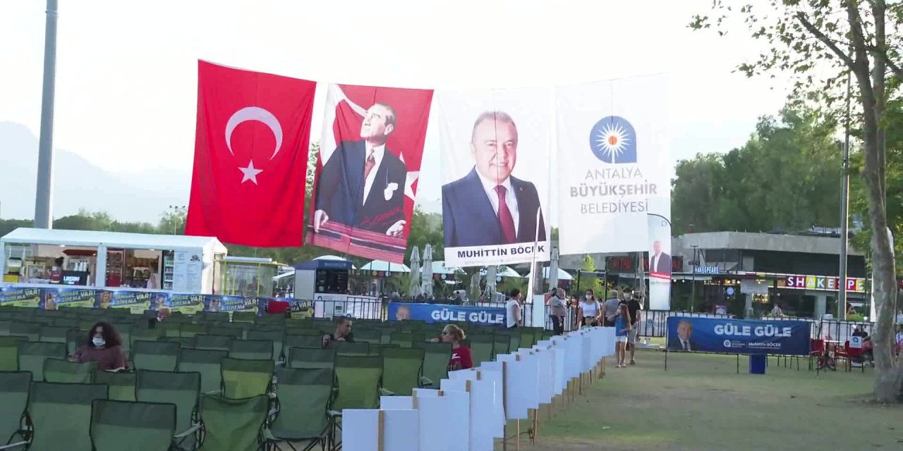 HABABAM SINIFI OYUNCULARI, ANTALYALILAR'LA BULUŞTU