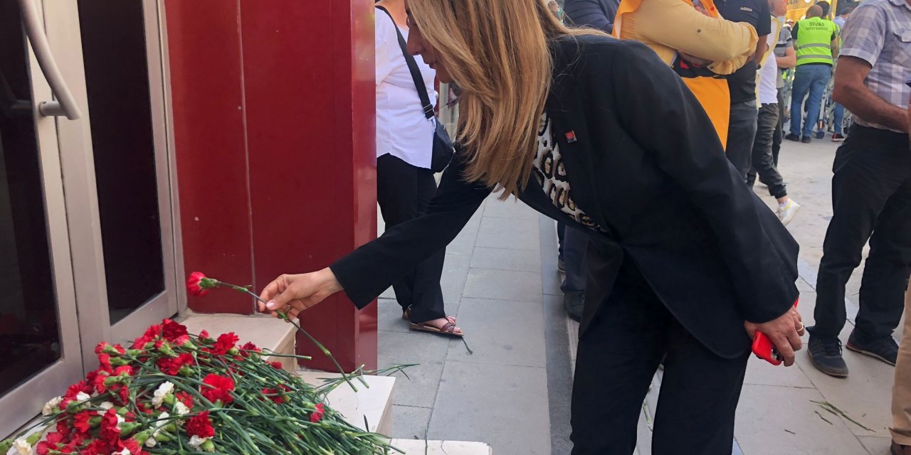 NAZLIAKA, MADIMAK KATLİAMI'NIN YIL DÖNÜMÜNDE SİVAS'TA: "KİBRİTİÇAKAN DA KİBRİTİ VEREN DE HESAP VERENE KADAR MÜCADELEMİZ SÜRECEK"