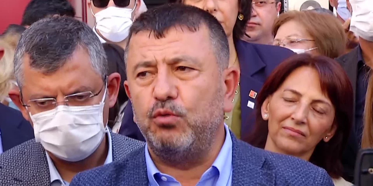 MADIMAK'TA KATLEDİLEN AYDINLAR GÖZYAŞLARIYLA ANILDI