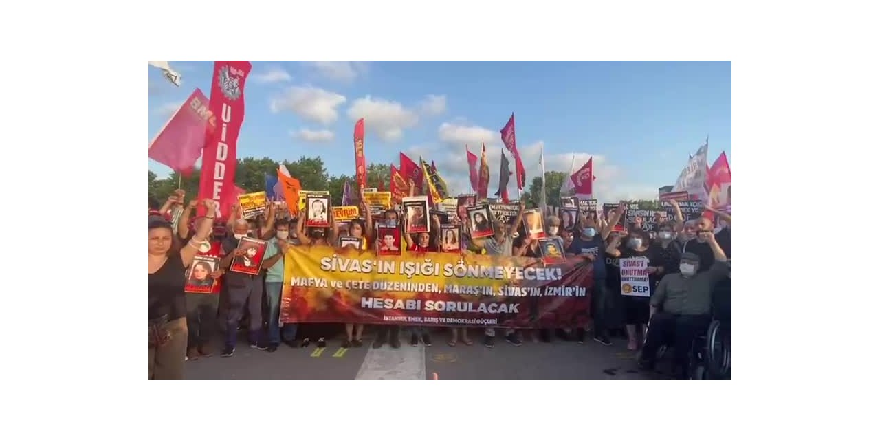 SİVAS KATLİAMI'NDA YAŞAMINI YİTİRENLER İSTANBUL’DA ANILDI: "SİVAS'I, MARAŞ’I UNUTMAMAK TEKRAR KATLEDİLMEMEK İÇİN ÖNEMLİ"