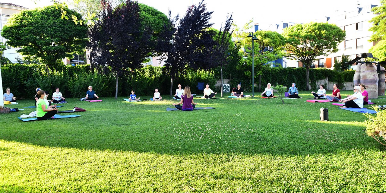 TEPEBAŞI BELEDEYESİ’NDEN AÇIK HAVADA YOGA HUZURU