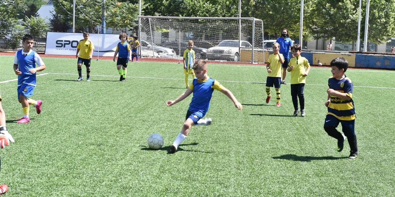 YENİLENEN MKE ANKARAGÜCÜ TANDOĞAN TESİSLERİ'NDE SEZON AÇILIŞINI MİNİKLER YAPTI