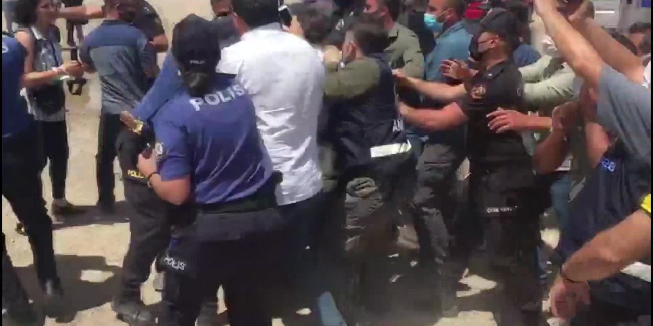 ÖMER FARUK GERGERLİOĞLU İÇİN 'ADALET NÖBETİ'NE MÜDAHALE: 4 KİŞİ GÖZALTINA ALINDI