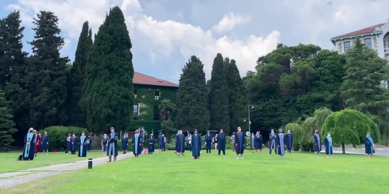 BOĞAZİÇİLİ AKADEMİSYENLER: "BİR ÖĞRENCİ BEYİN KANAMASI ŞÜPHESİYLE GÖZETİM ALTINA ALINDI, ÖĞRENCİLERİMİZE KARŞI ŞİDDET UYGULAMAYA HAKKINIZ YOK"