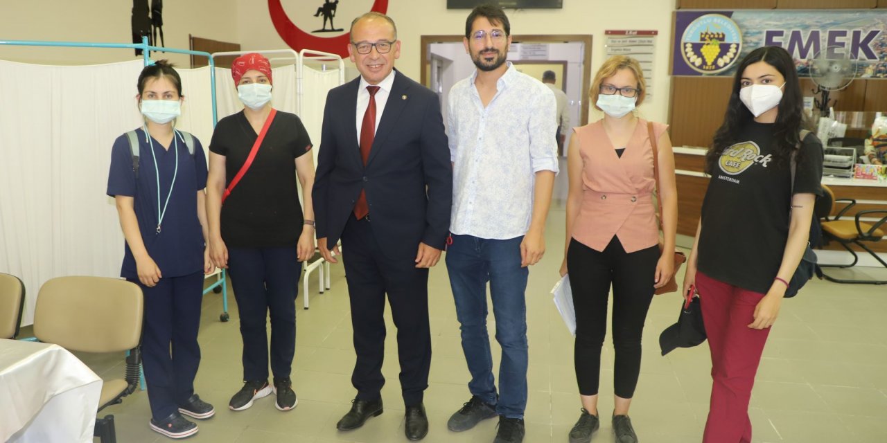 TURGUTLU BELEDİYESİ HİZMET BİNASINDA AŞI UYGULAMASI DEVAM EDİYOR