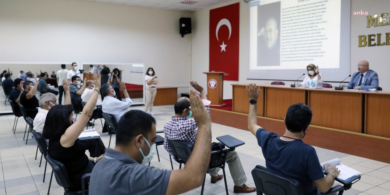 MENTEŞE'DE TURAN ÖZDEMİR VE AYHAN İÇÖZ'ÜN İSİMLERİ TİYATRO SALONLARINDA YAŞAYACAK