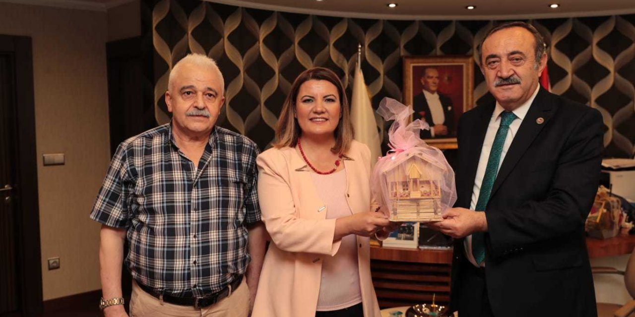 ŞAVŞAT BELEDİYE BAŞKANI ACAR'DAN İZMİT BELEDİYE BAŞKANI HÜRRİYET'E ZİYARET