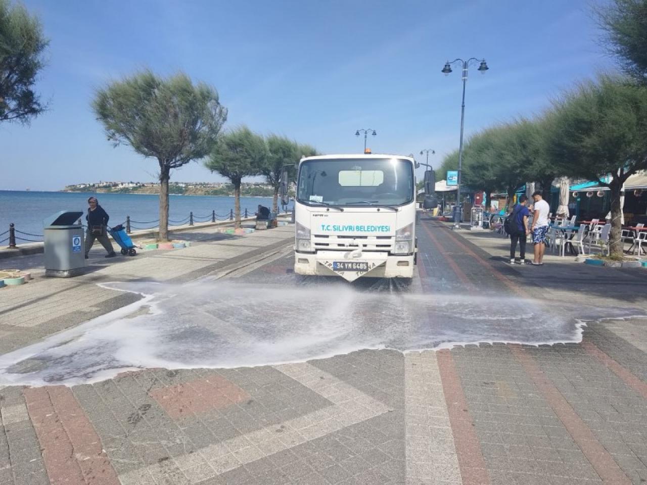 Silivri’de Bayram Öncesi Sokaklar ve Caddelerde Detaylı Temizlik Çalışması Yürütüldü