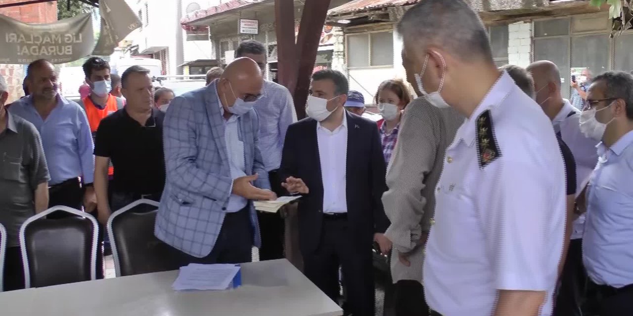 DÜZCE VALİSİ ATAY, SEL MAĞDURU KÖYDE CHP’Lİ TANAL İLE KARŞILAŞINCA BÖLGEYİ TERK ETTİ