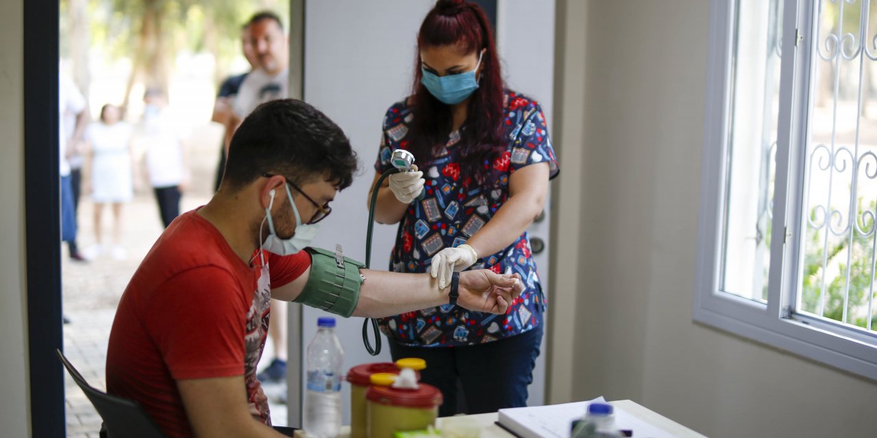 ADANA BÜYÜKŞEHİR'DEN YÜRÜYÜŞ PARKURUNA SAĞLIK KABİNİ