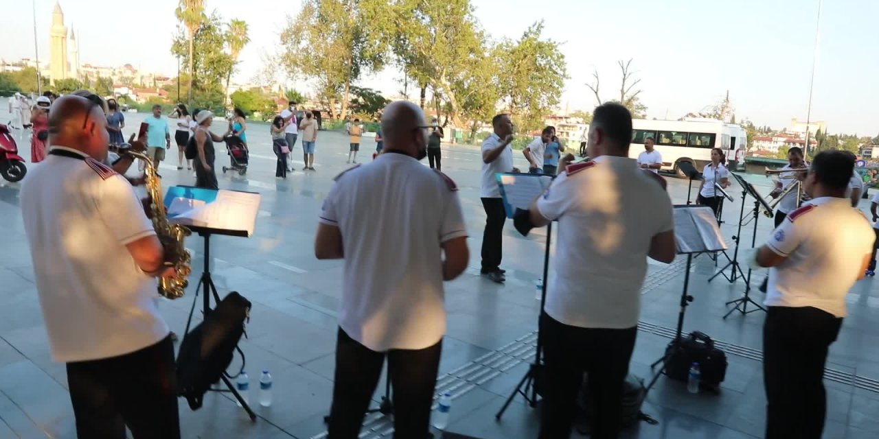 ANTALYA'DA "MÜZİK ŞEHRİN KALBİNDE"