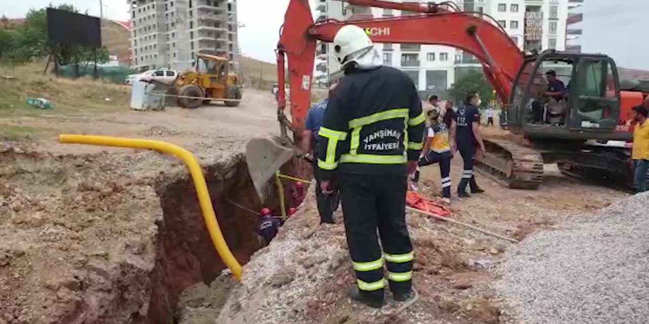KIRIKKALE’DE BORU DÖŞERKEN GÖÇÜK ALTINDA KALAN İŞÇİ KURTARILDI
