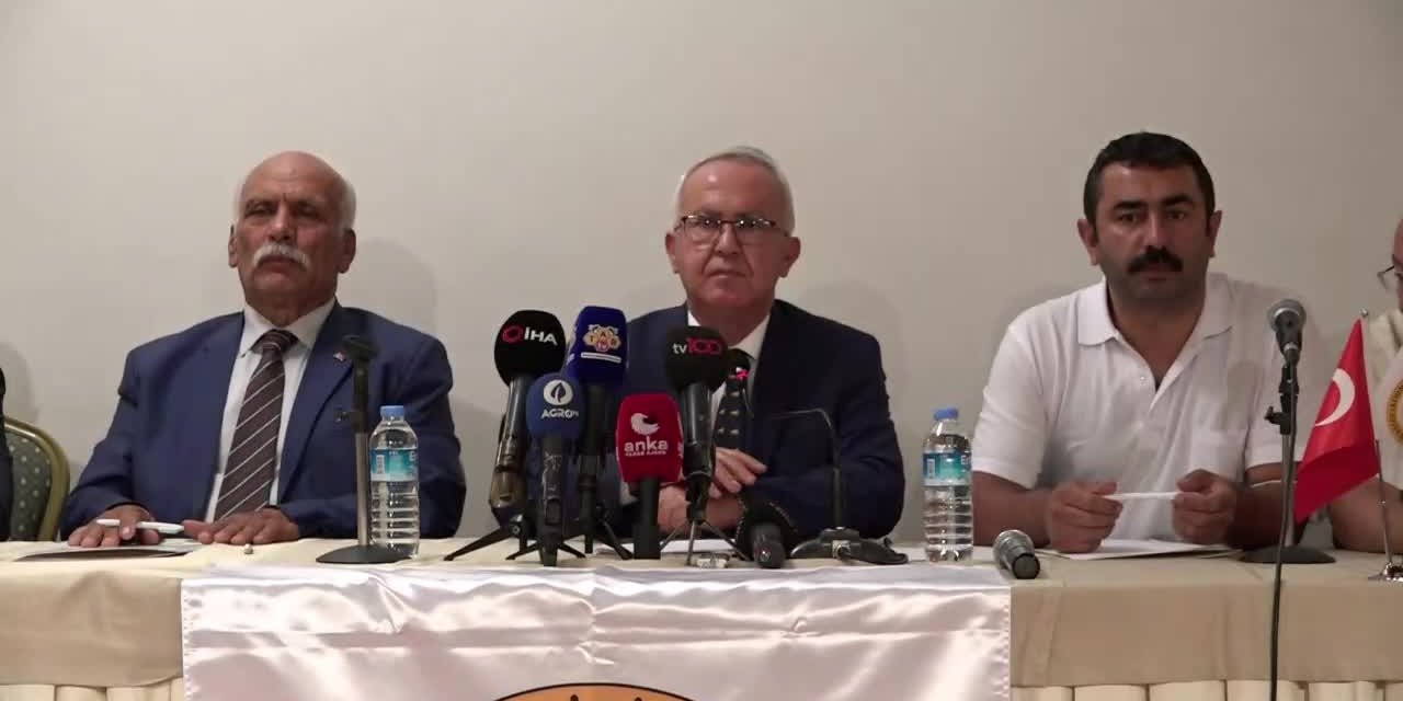 ARI YETİŞTİRİCİLERİ MERKEZ BİRLİĞİ BAŞKANI: "SİYASAL GÜCÜ ARKASINA ALAN BİR KESİM BİRLİKLERİ TEHDİT EDİYOR"