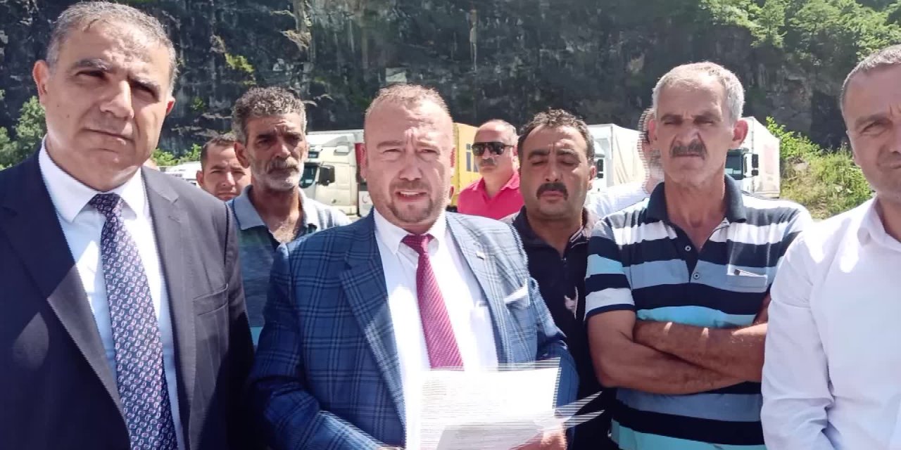 CHP’Lİ VEKİLLERİN SARP SINIR KAPISINDA DİNLEDİĞİ NAKLİYECİLER: "DURUYOR ARABAM 11-12. GÜN, NE HALE DÜŞTÜK"