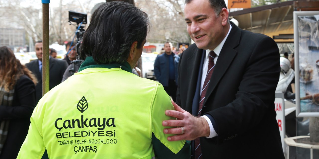 ÇANKAYA BELEDİYE BAŞKANI TAŞDELEN'DEN DÜN GECE ÇÖPLERİN TOPLANMAMASI İLE İLGİLİ AÇIKLAMA